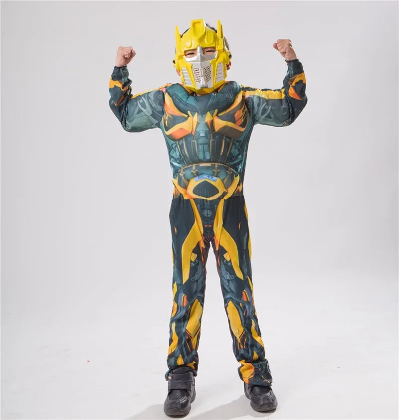 Enfant en costume Bumblebee jaune et noir, masque sur le visage, pose de force – Transformers.
