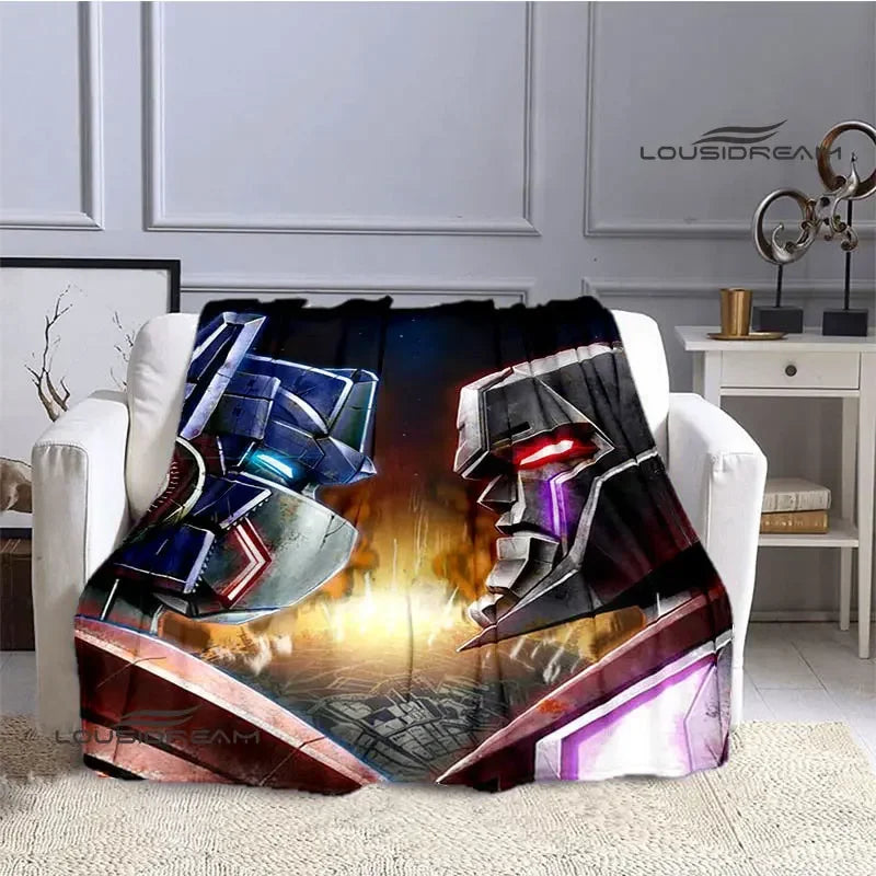 Plaid décoratif illustrant Optimus Prime et Megatron face à face en couleurs vives sur un canapé – Transformers.