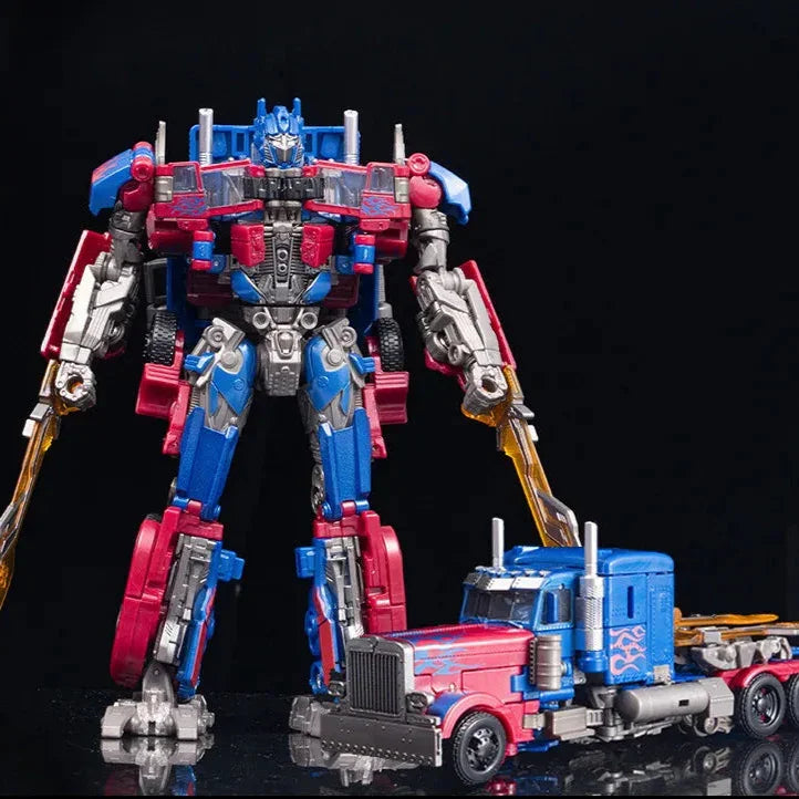Figurine robot articulée Optimus Prime rouge et bleue debout, camion assorti devant – Transformers.