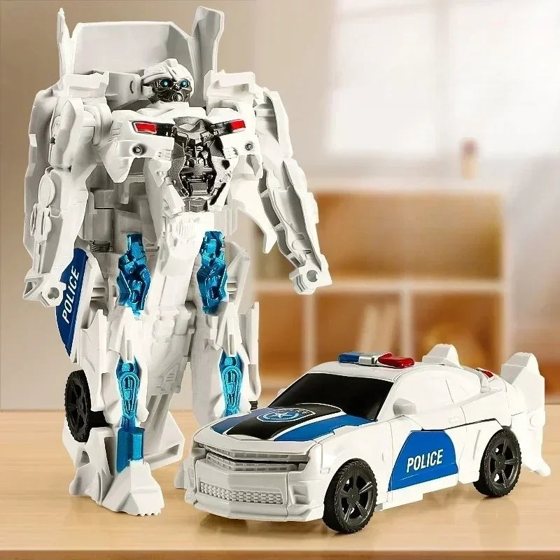 Robot transformable blanc en police, posture debout, véhicule blanc police à côté – Transformers.