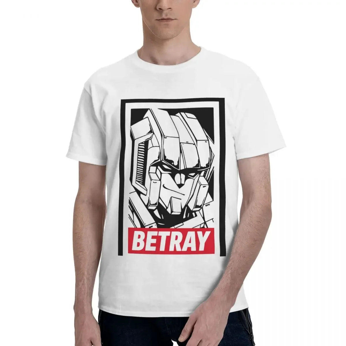 T-shirt blanc avec portrait stylisé de Megatron et texte BETRAY en rouge – Transformers.