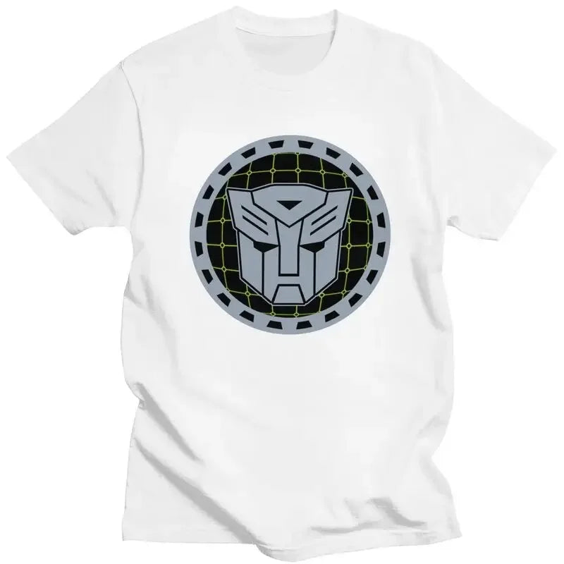 T-shirt blanc avec logo Autobot argenté sur fond noir et motifs géométriques – Transformers.