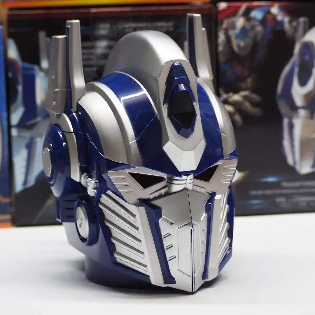 Casque figurine bleu et argent de robot, design futuriste brillant sur fond flou – Transformers.