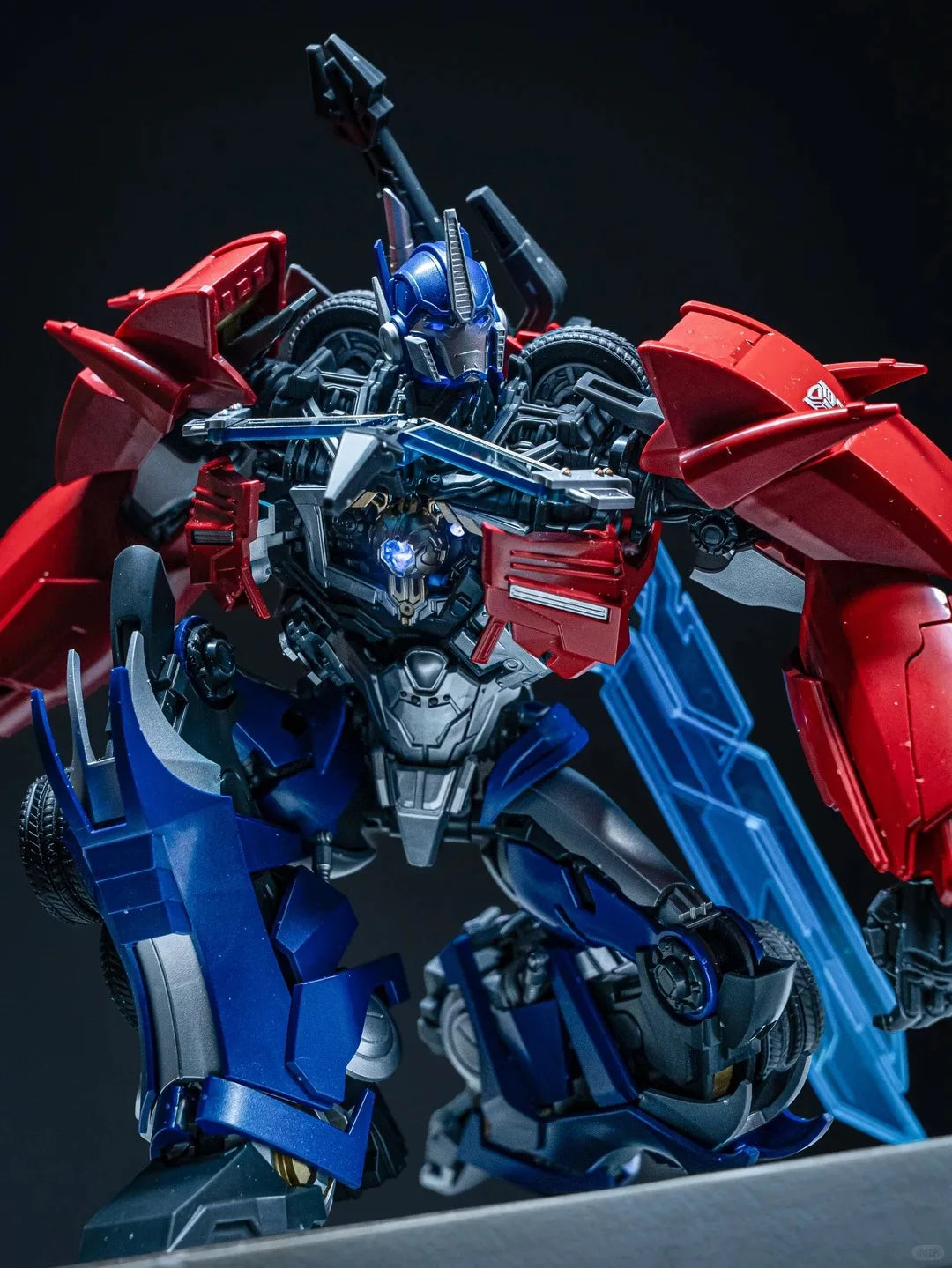 Figurine Transformers Optimus Prime TFP Blokees — Modèle Assemblage Prime Bleu