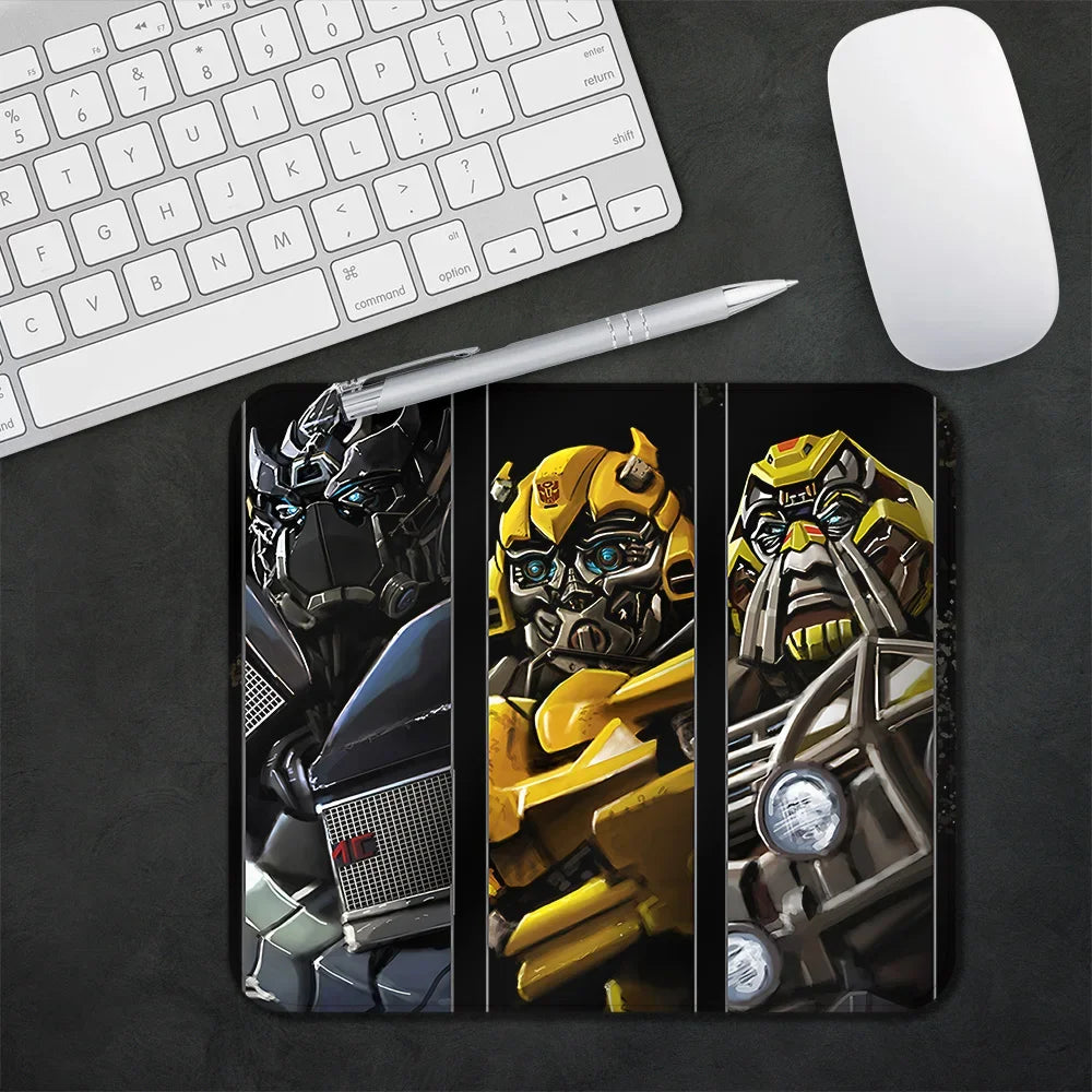 Tapis de souris avec Optimus Prime, Bumblebee et un robot jaune sur fond noir – Transformers.