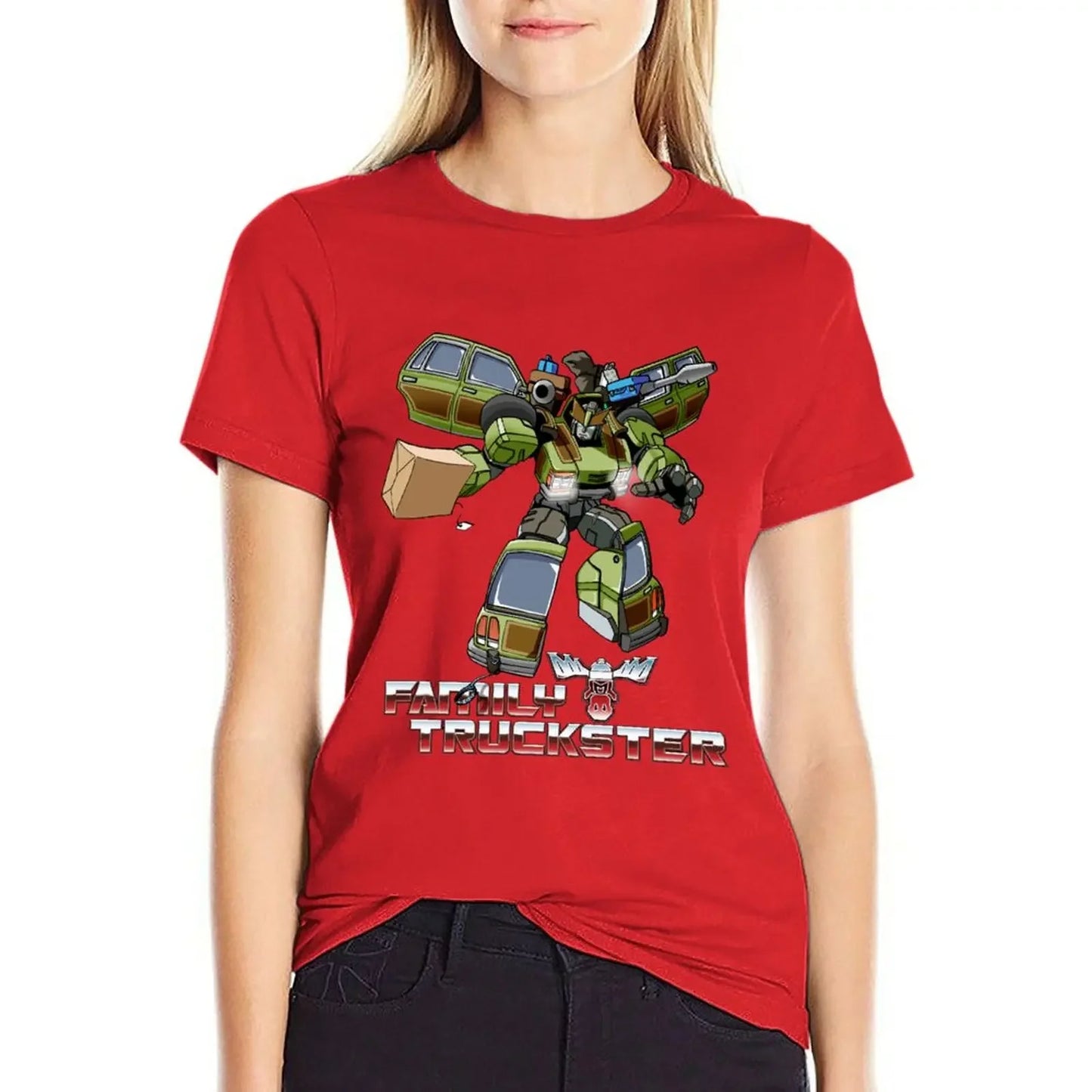 T-shirt rouge avec robot Transformers vert et marron, posture dynamique, texte Family Truckster – Transformers.