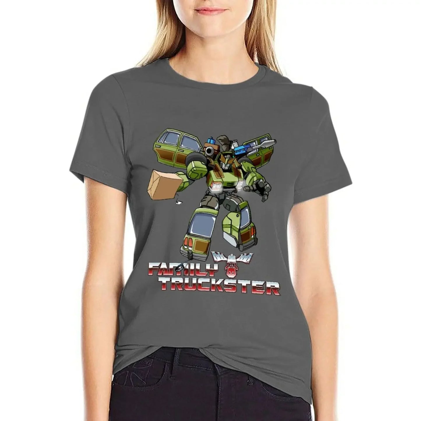 T-shirt gris avec robot Family Truckster, design vert et marron, tenant un carton – Transformers.