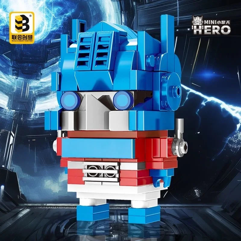Figurine robot Optimus Prime en briques, posture debout, fond futuriste bleu – Transformers.