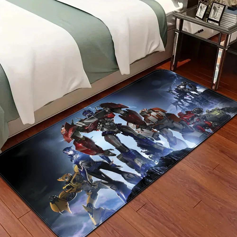 Tapis décoratif avec plusieurs robots Transformers debout sur un sol boisé, couleurs vives – Transformers.