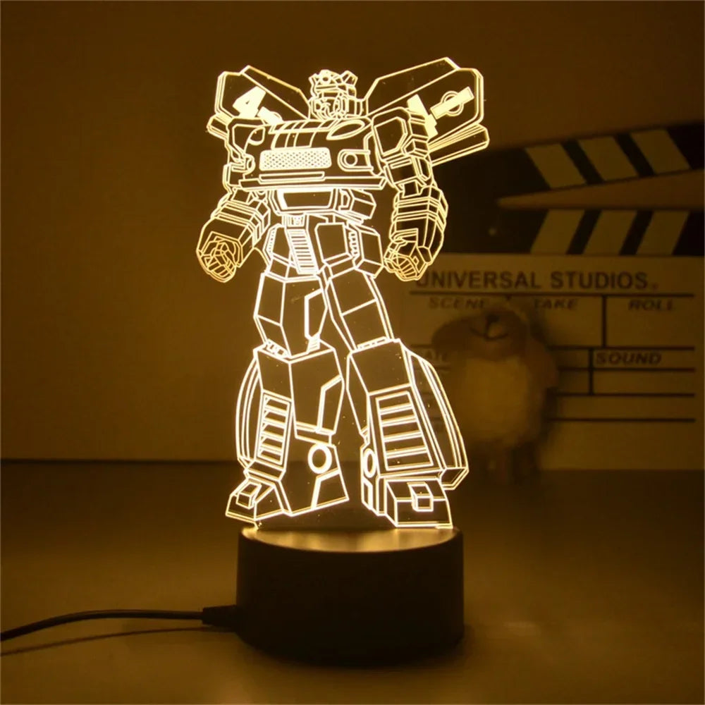 Lampe LED figurine robot debout, lumière jaune, décor cinéma en arrière-plan – Transformers.