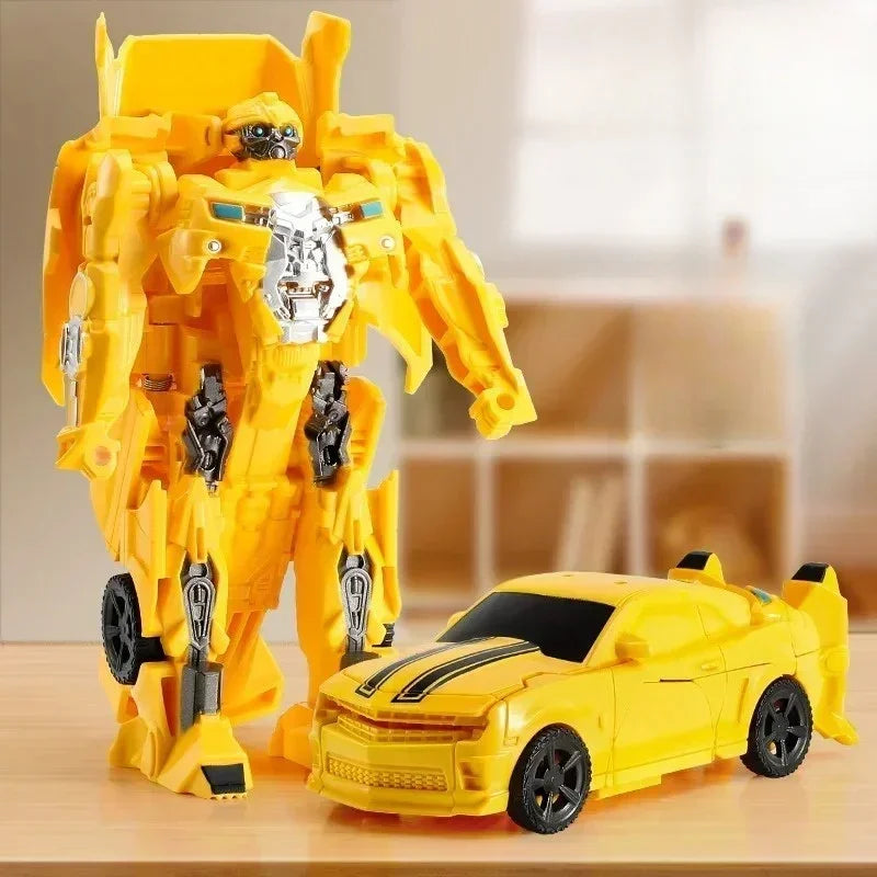 Robot jaune et voiture transformable posés sur une table, style mécanique, décor intérieur – Transformers.