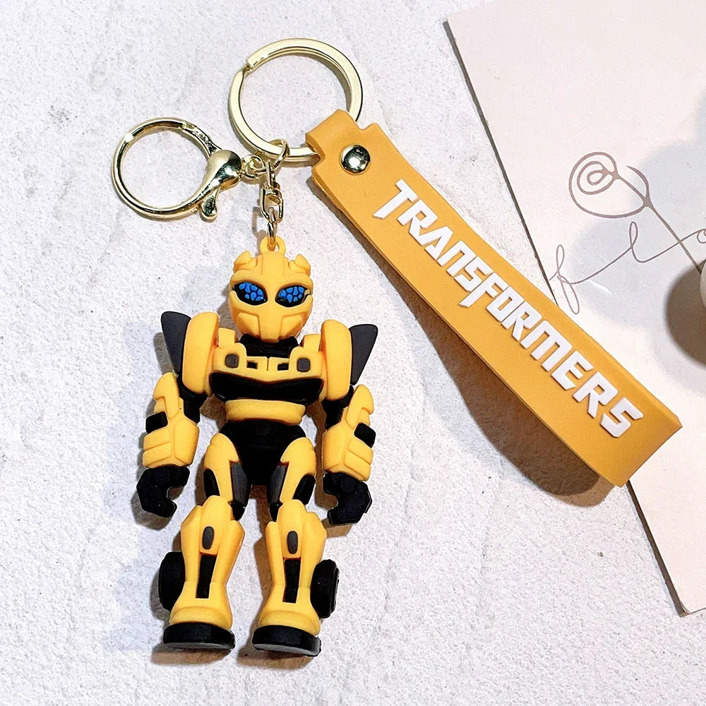 Porte-clés figurine robot jaune style Bumblebee avec lanière TRANSFORMERS sur fond clair – Transformers.