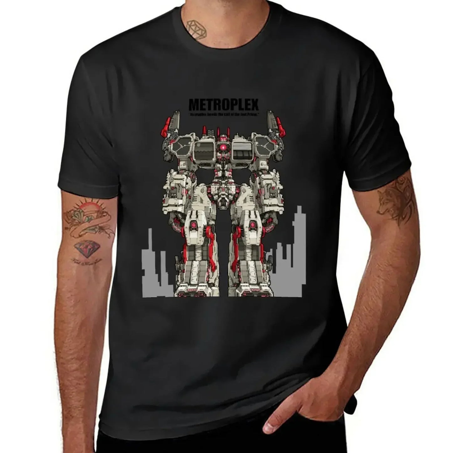 T-shirt noir avec impression du robot Metroplex debout sur fond de silhouette urbaine – Transformers.