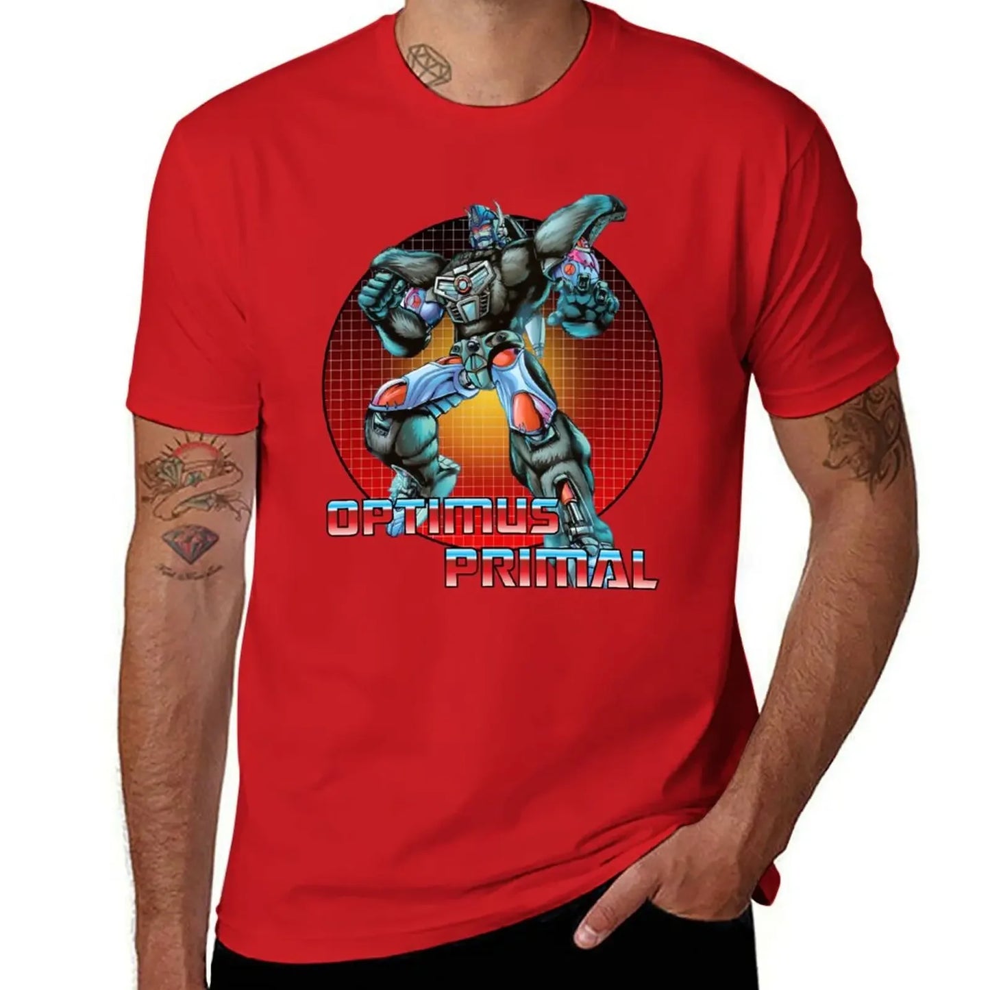 T-shirt rouge avec Optimus Primal en posture dynamique sur fond graphique, logo visible – Transformers.