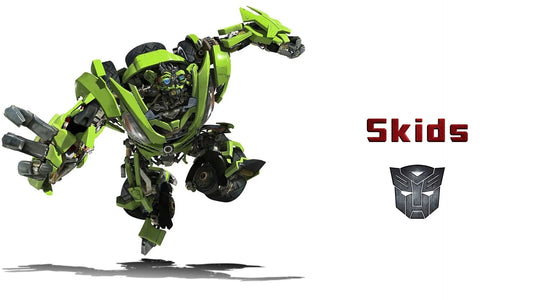 Skids robot vert dynamique en posture de combat, logo Autobot et fond blanc – Transformers.