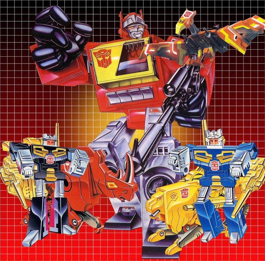 Robot rouge, jaune et argent debout avec animaux mécaniques et fond quadrillé rouge – Transformers.
